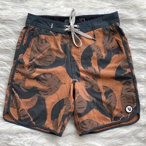 Vuori | Cruise Board Short in Palo Santa Deco